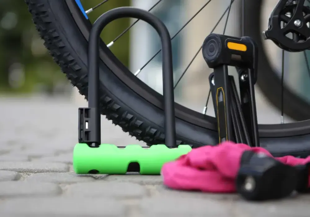 Jak zabezpieczyć rower przed kradzieżą? Praktyczny poradnik