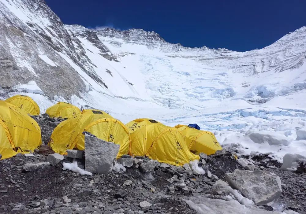 Mount Everest - Logistyka, koszty i zagrożenia wyprawy