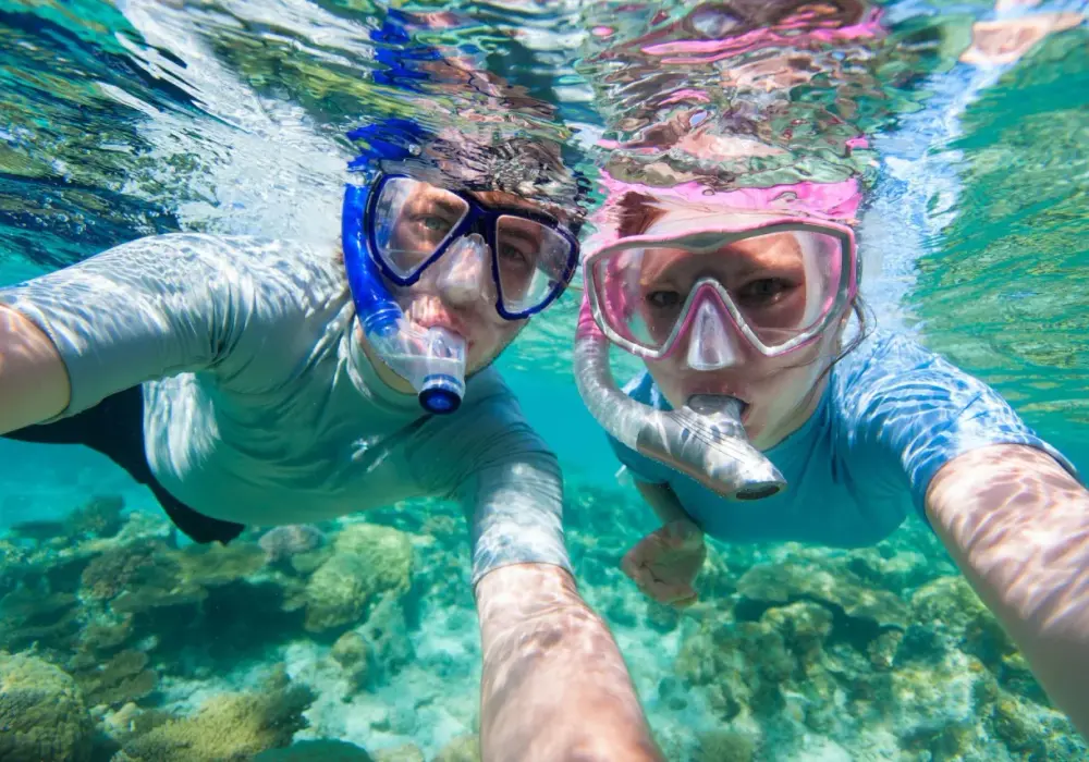 Snorkeling dla początkujących - Jak zacząć pływać z rurką?