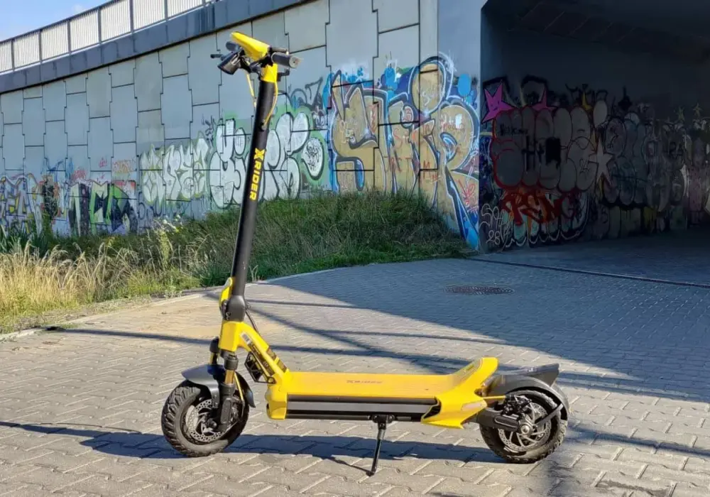 Hulajnoga elektryczna na chodniku - Kiedy możesz jechać?
