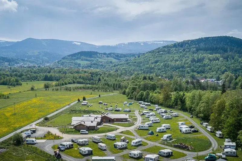 Gdzie pod namiot w Polsce? Najlepsze miejsca na biwak i dzikie noclegi