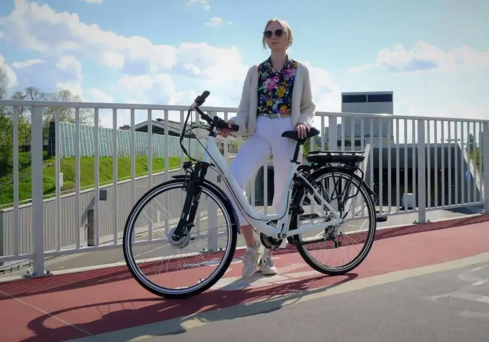 Rower elektryczny a prawo jazdy - Kiedy potrzebujesz uprawnień?