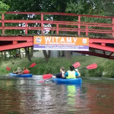 Gdzie na kajaki w Pomorskiem? Najlepsze trasy, wypożyczalnie i porady
