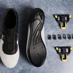 Buty rowerowe z systemem SPD i komplet bloków. Gotowe na wyścig!