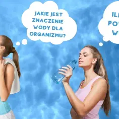 Dwie kobiety zastanawiają się, jak nawodnić organizm. Jedna pije wodę, druga trzyma butelkę, myśląc o jej znaczeniu.