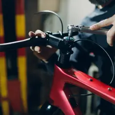 Jak dokręcić kierownicę w rowerze – prosty sposób na bezpieczną jazdę