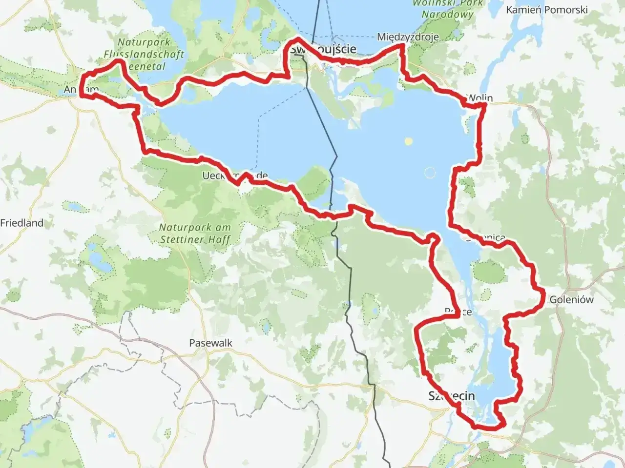 Trasa rowerowa wokół Zalewu Szczecińskiego, idealna na turystykę rowerową.