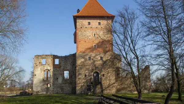 Zamek w Chudowie: Ruiny, muzeum i rekreacja – Czy warto?