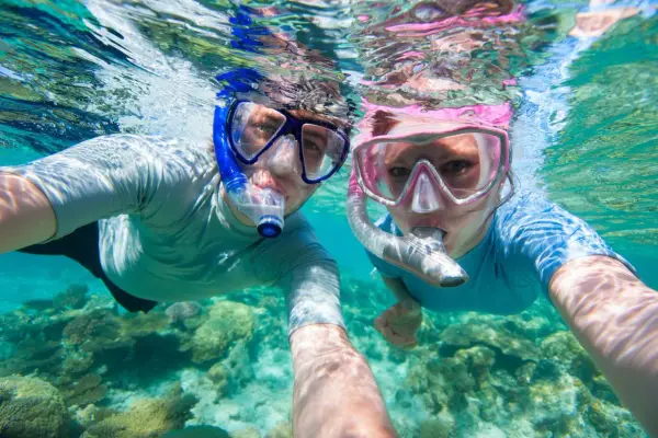 Snorkeling dla początkujących - Jak zacząć pływać z rurką?