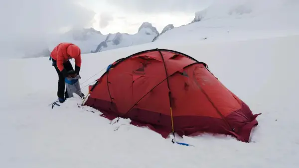 Ile kosztuje wejście na Mount Everest? Prawdziwy koszt wyprawy