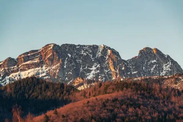 Ile się wchodzi na Giewont? Czas, trasy i porady!
