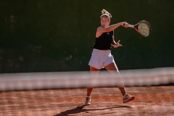 Backhand w tenisie - technika, chwyt i ćwiczenia