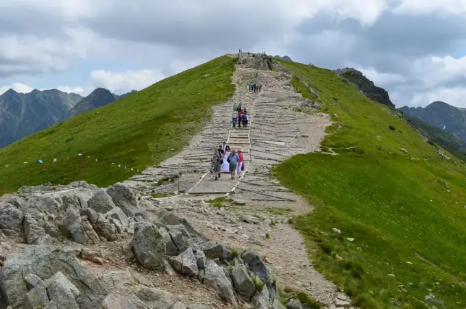 Ile trwa wejście na Kasprowy Wierch? Sprawdź trasy z Kuźnic